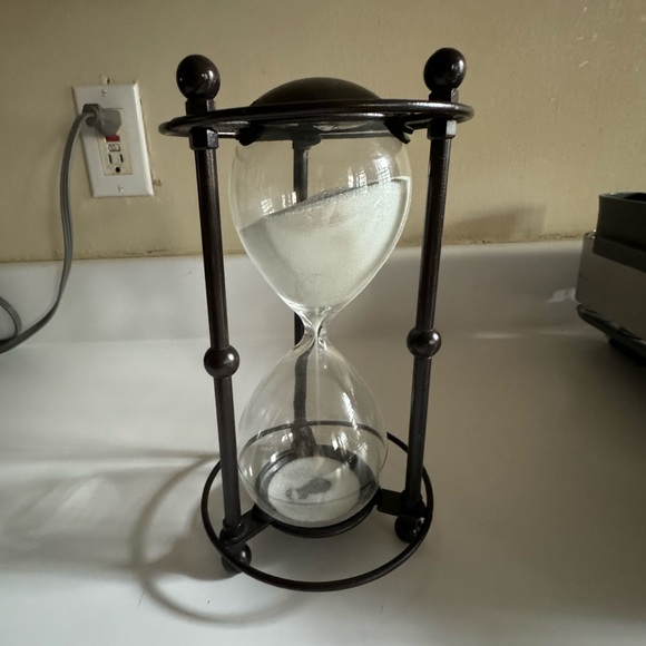 30 Minute Hourglass - Picture 2 of 5